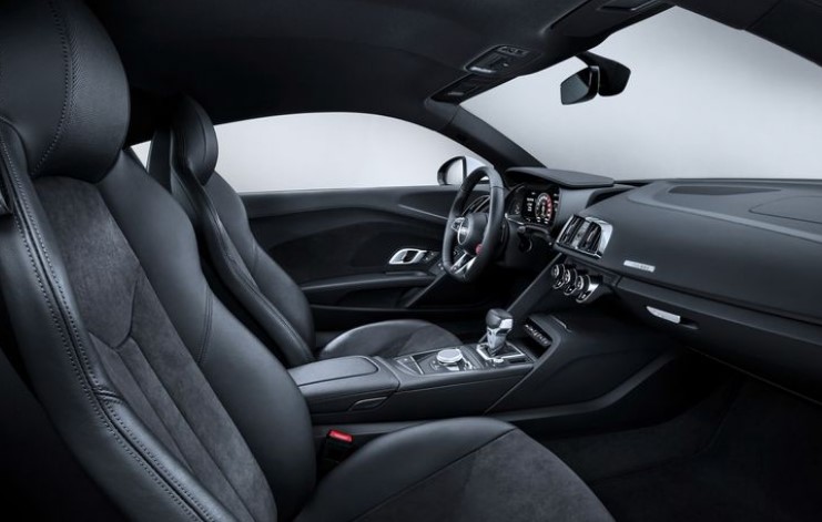 2018 Audi R8 RWS Interior